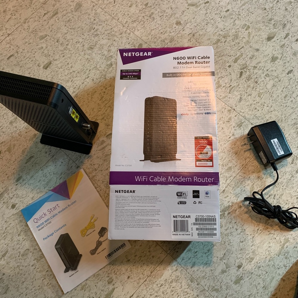NetGear C3700-100NAS WiFi Cable Modem Router - Picture 2 of 4
